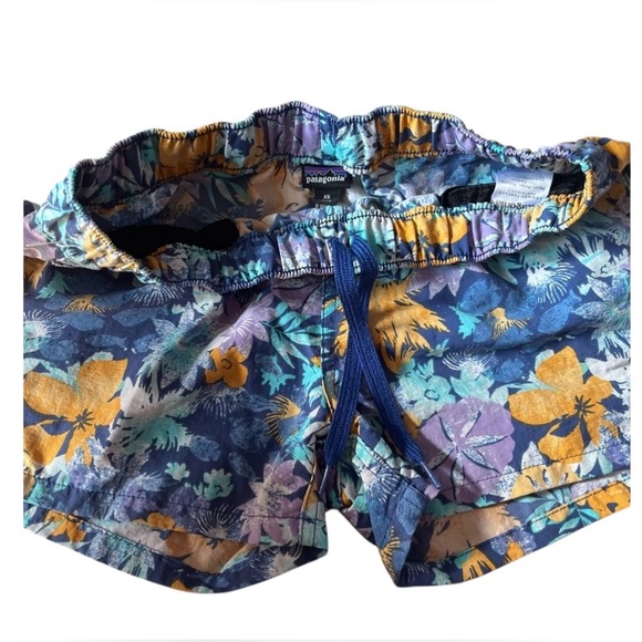 Patagonia womens XS tropical floral shorts 12” waist w/stretch - Picture 5 of 8